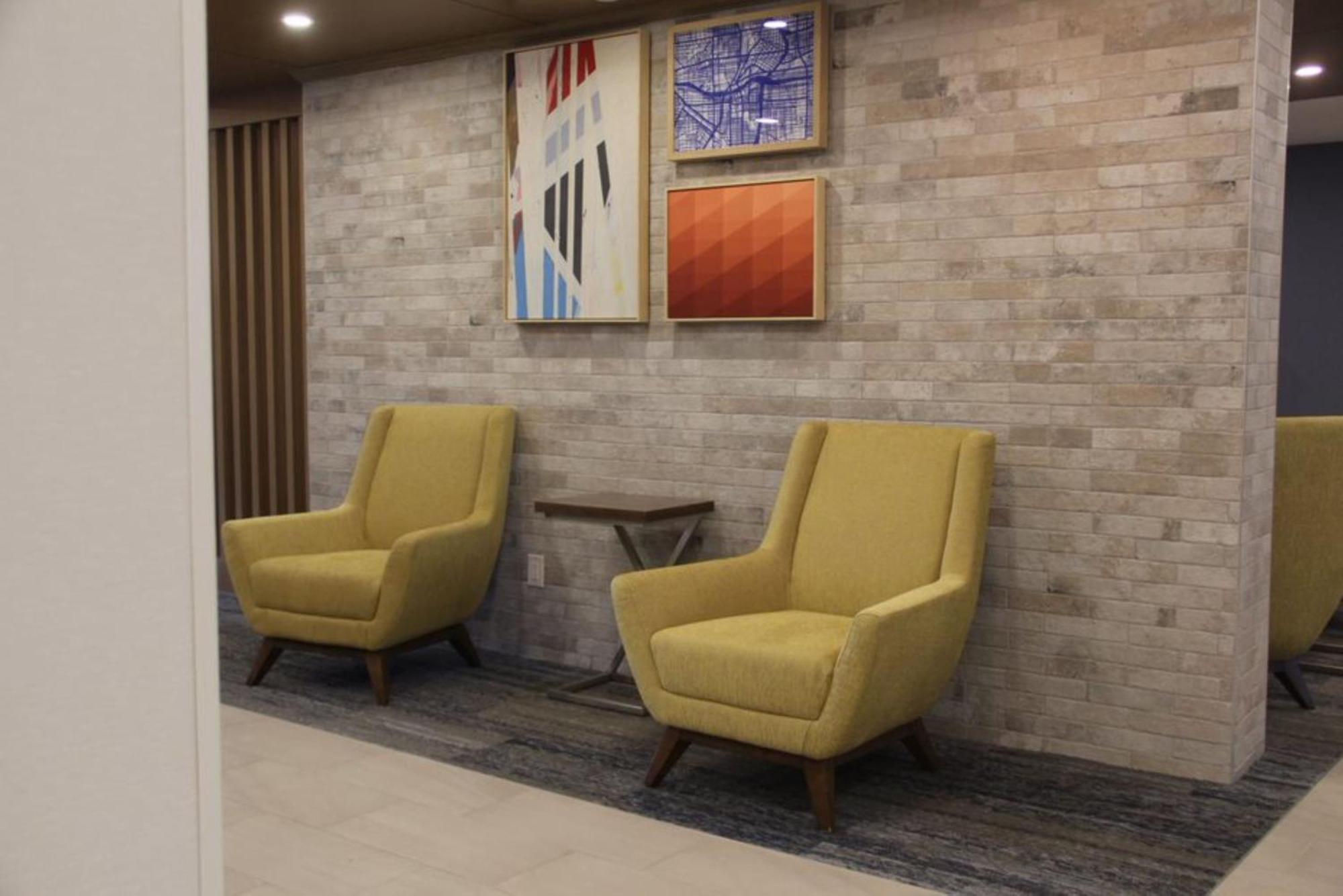 Holiday Inn Express & Suites Huntsville By Ihg Exterior photo
