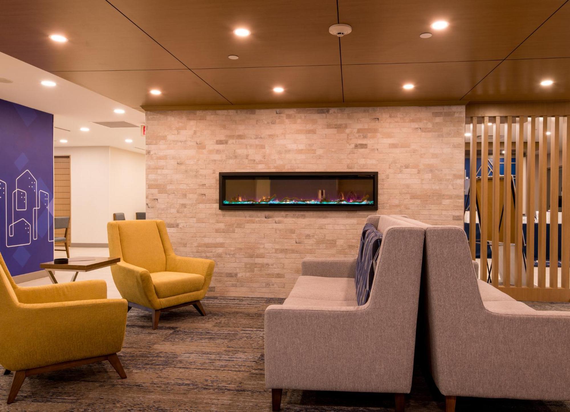 Holiday Inn Express & Suites Huntsville By Ihg Exterior photo